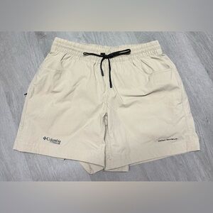 Columbia Women's Titan Pass Lightweight shorts Light Tan